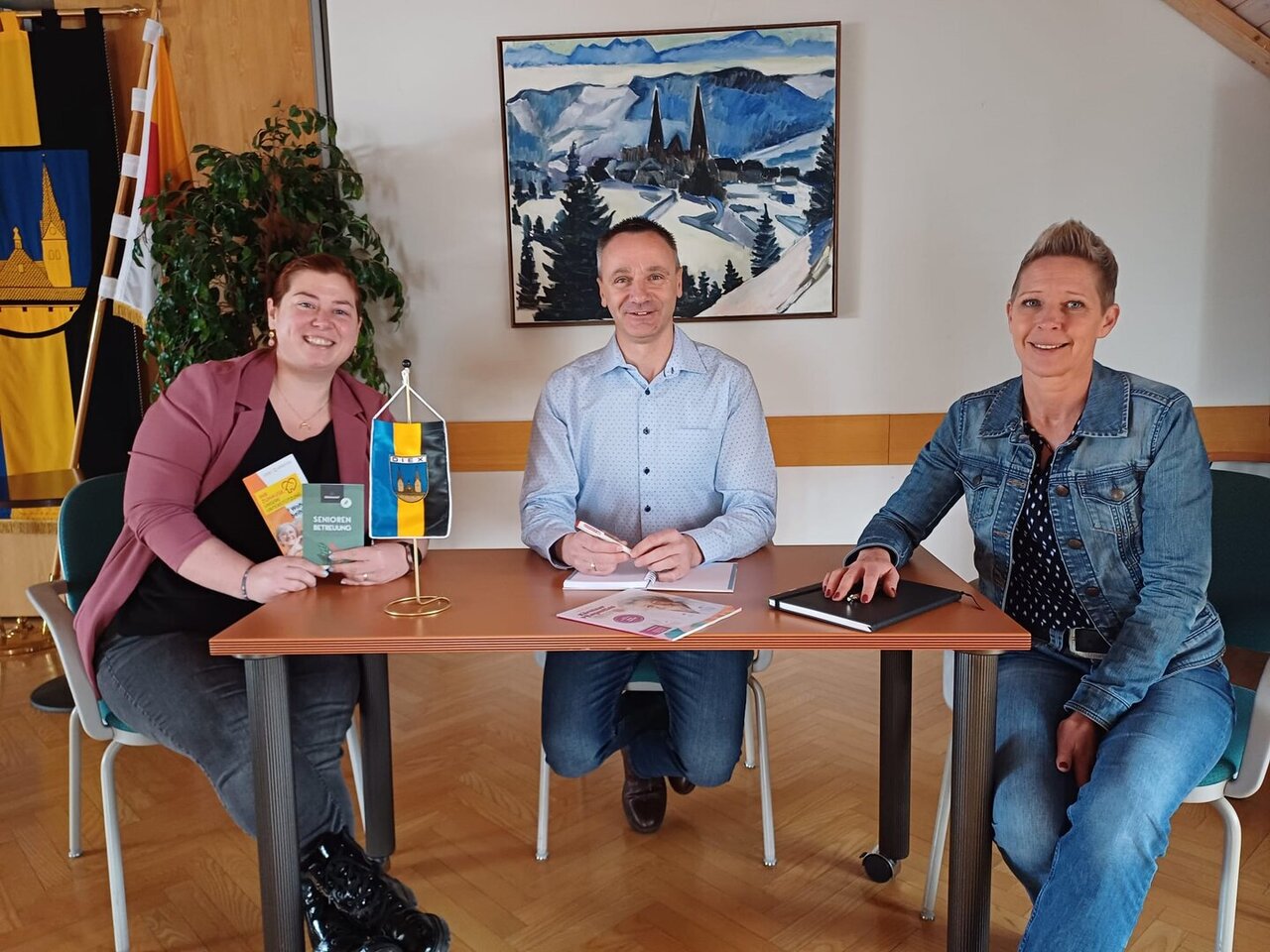 Gruppenfoto Bürgermeister u Pflegenahversorgerin